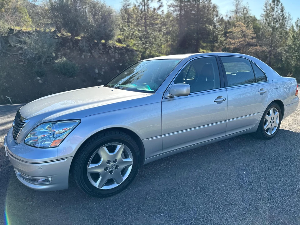 2004 Lexus LS 3rd Gen - Image 11 of 31