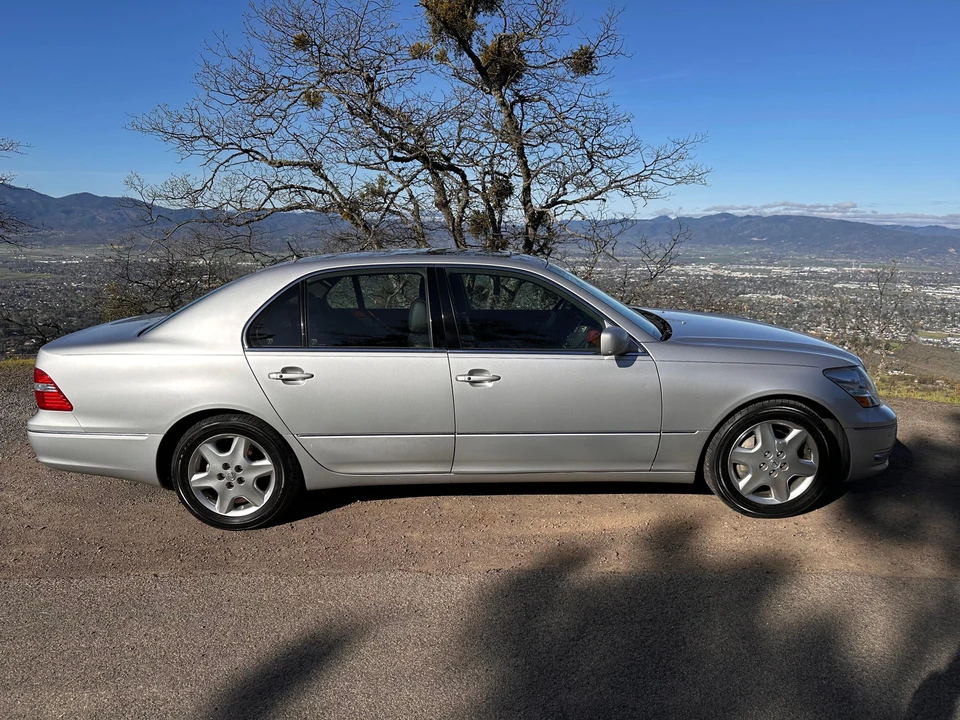 2004 Lexus LS 3rd Gen - Image 23 of 31