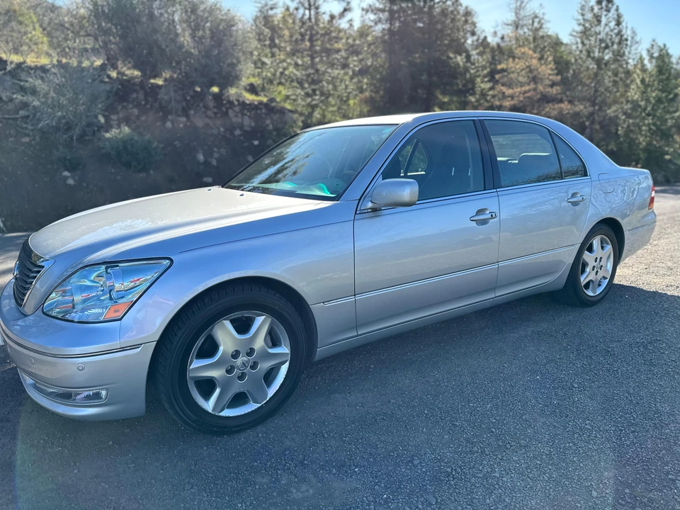 2004 Lexus LS 3rd Gen - Image 10 of 31
