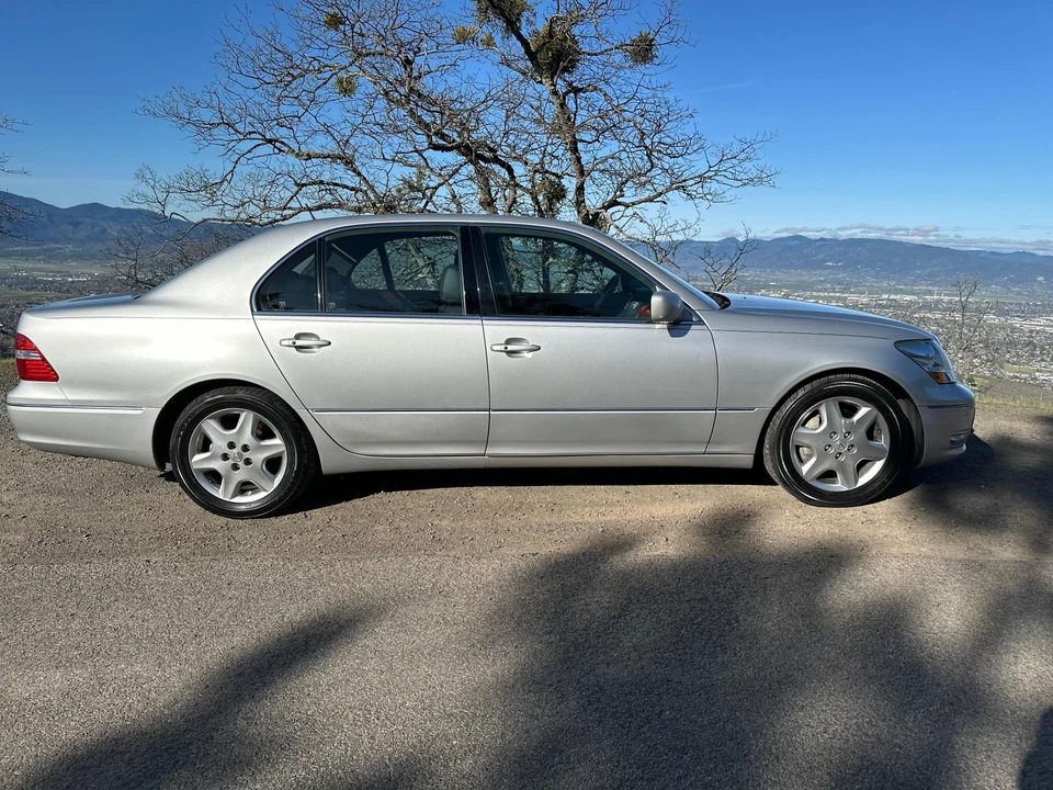 2004 Lexus LS 3rd Gen - Image 25 of 31