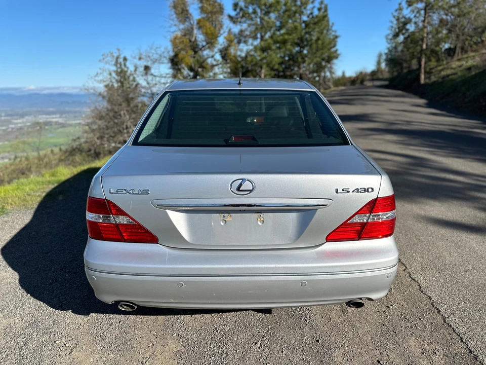 2004 Lexus LS 3rd Gen - Image 21 of 31