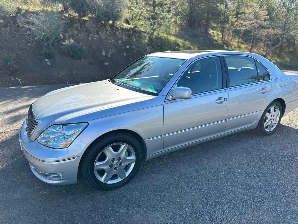 2004 Lexus LS 3rd Gen - Image 12 of 31