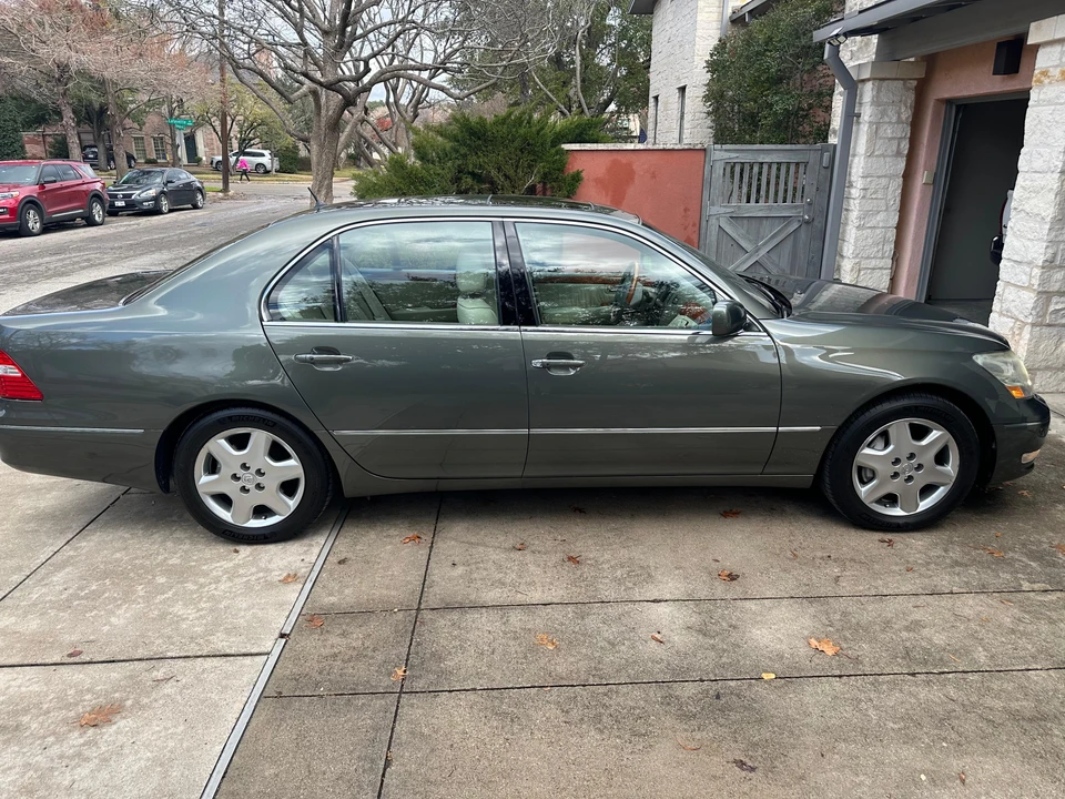 2004 Lexus LS 3rd Gen - Image 12 of 19