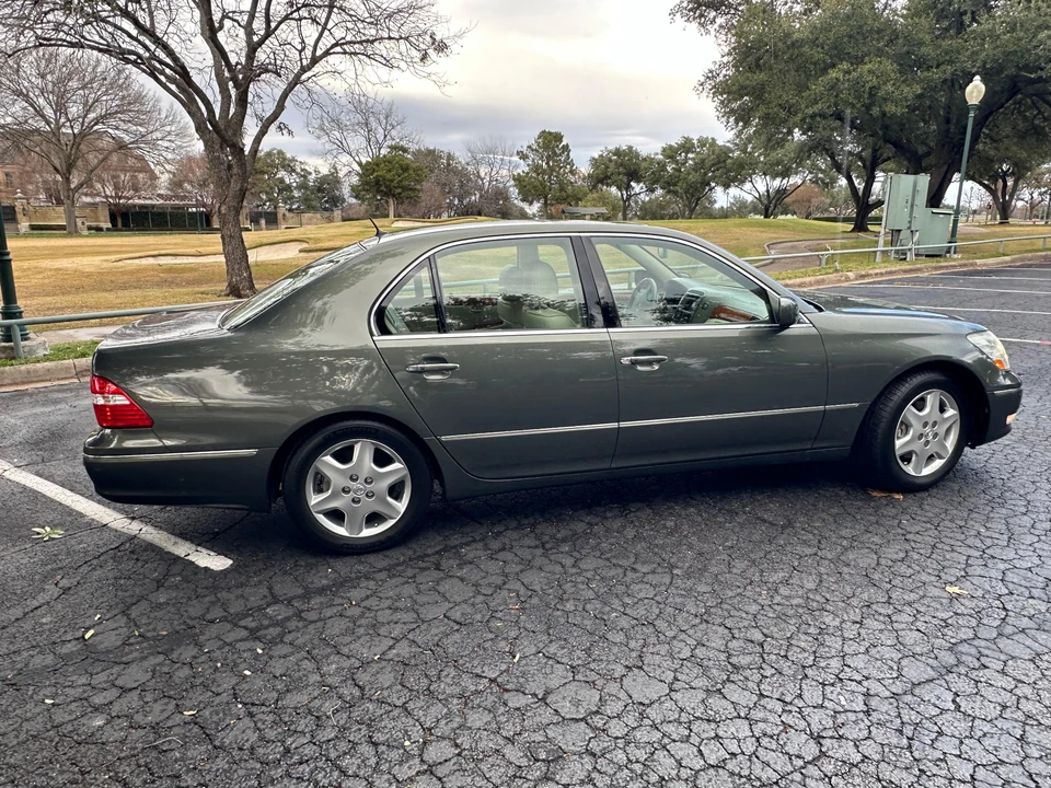 2004 Lexus LS 3rd Gen - Image 10 of 19