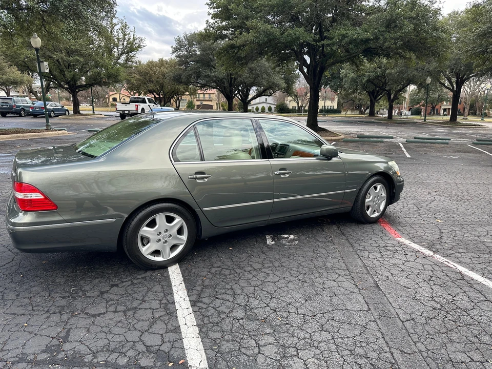 2004 Lexus LS 3rd Gen - Image 9 of 19