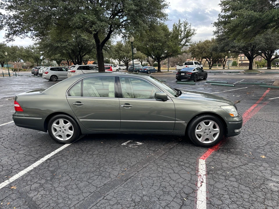 2004 Lexus LS 3rd Gen - Image 13 of 19