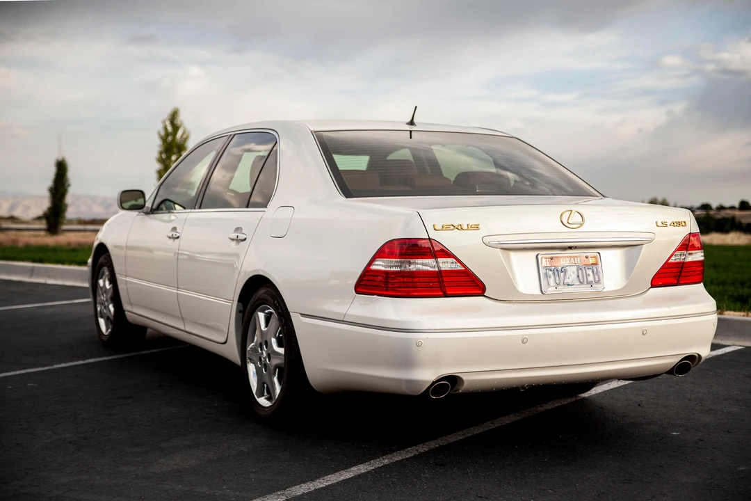 2004 Lexus LS 3rd Gen - Image 9 of 31