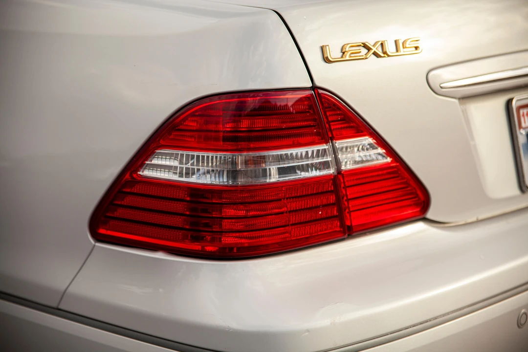 2004 Lexus LS 3rd Gen - Image 19 of 31
