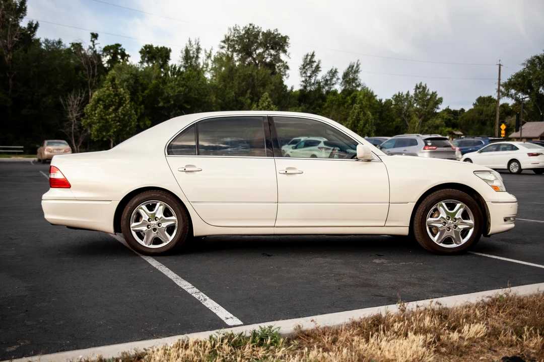 2004 Lexus LS 3rd Gen - Image 10 of 31