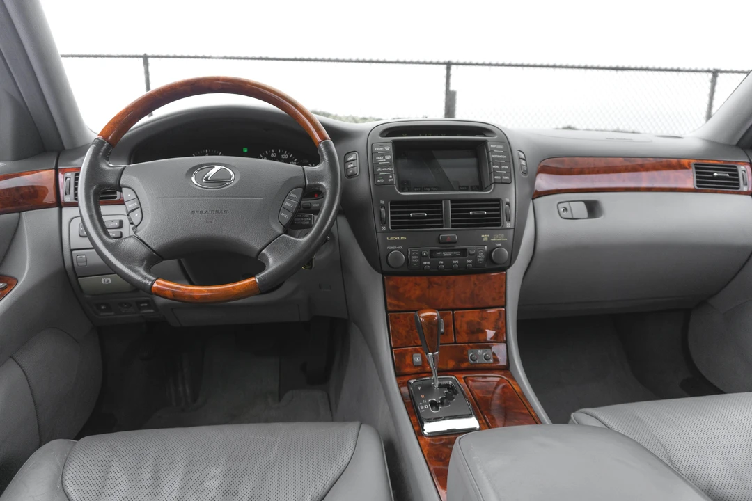 2004 Lexus LS 3rd Gen - Image 30 of 31