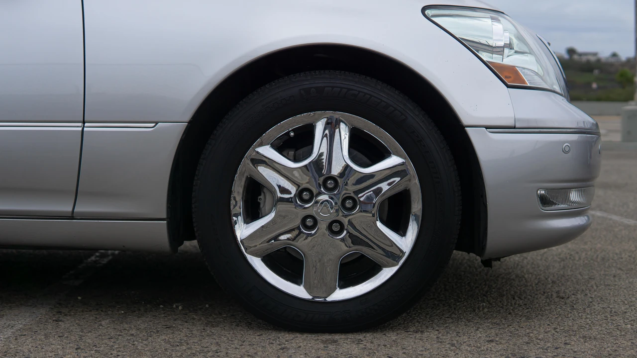 2004 Lexus LS 3rd Gen - Image 28 of 31