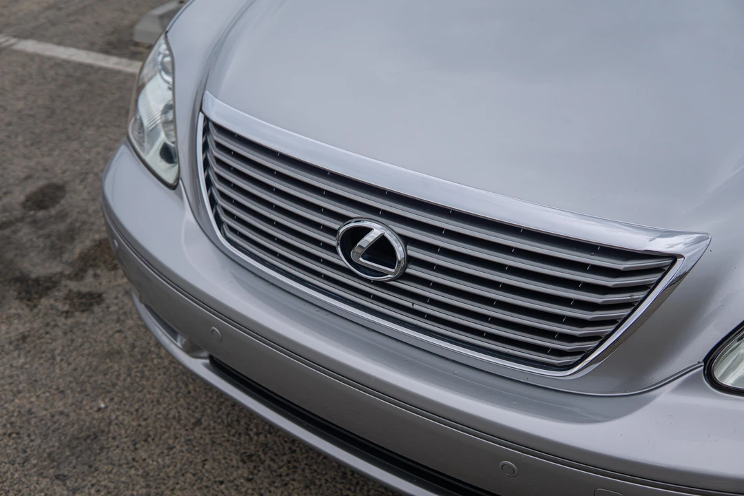 2004 Lexus LS 3rd Gen - Image 11 of 31