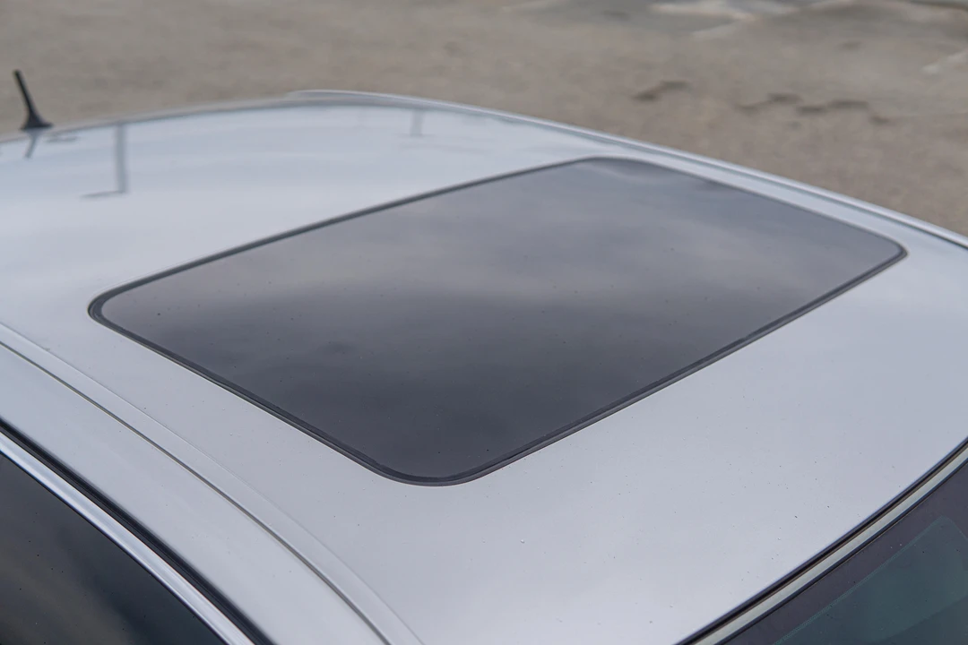 2004 Lexus LS 3rd Gen - Image 24 of 31