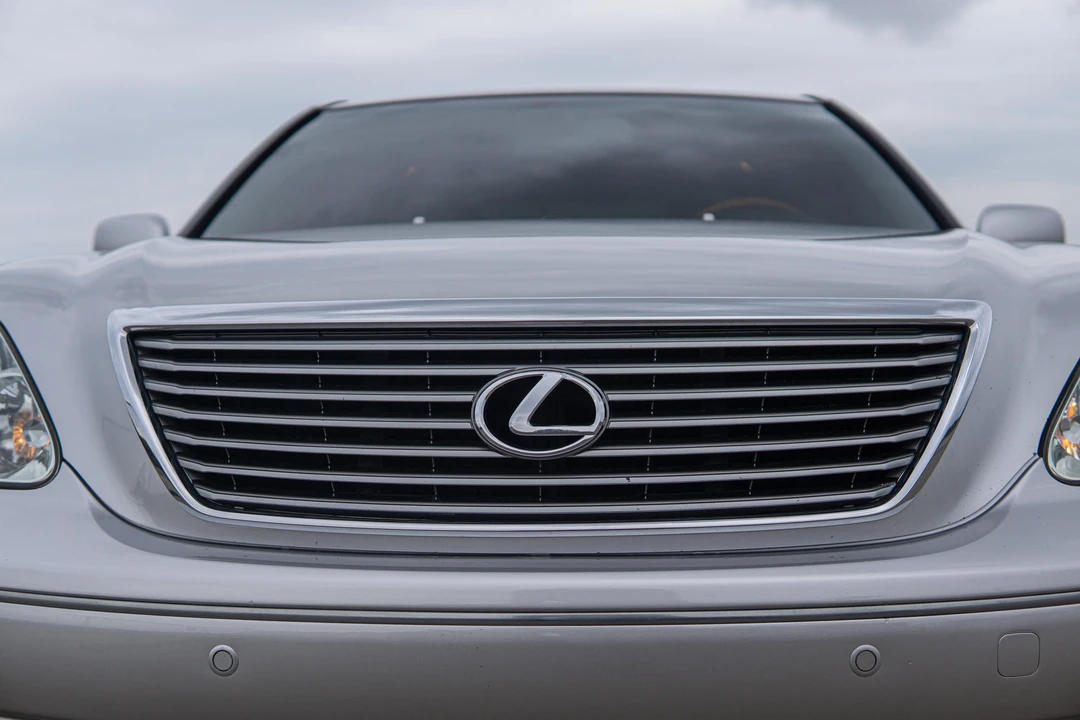 2004 Lexus LS 3rd Gen - Image 10 of 31