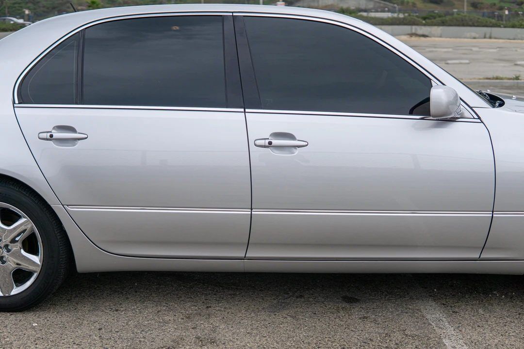 2004 Lexus LS 3rd Gen - Image 21 of 31