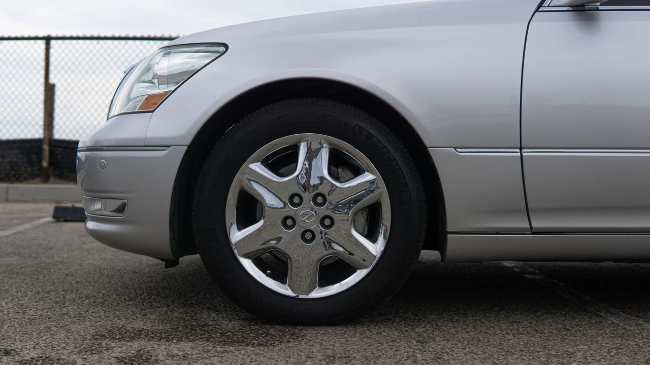 2004 Lexus LS 3rd Gen - Image 25 of 31