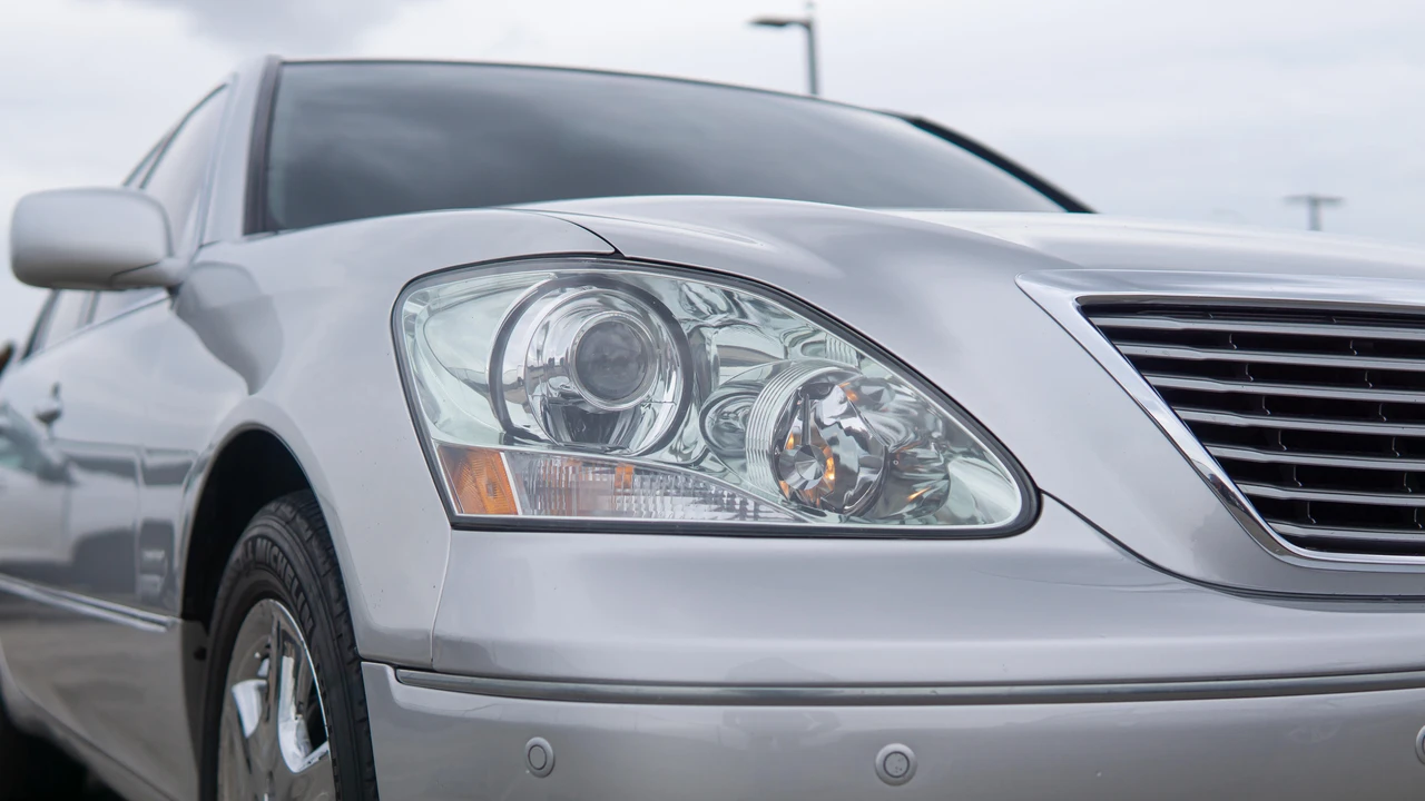 2004 Lexus LS 3rd Gen - Image 9 of 31