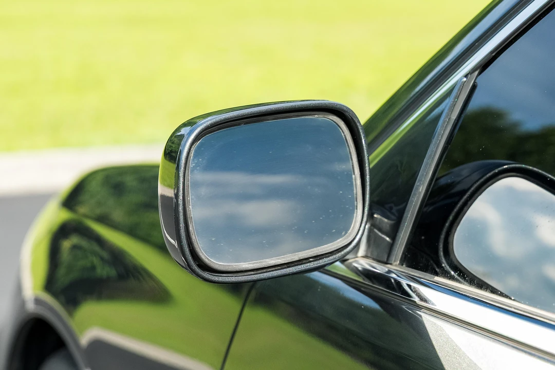 2004 Lexus LS 3rd Gen - Image 18 of 31