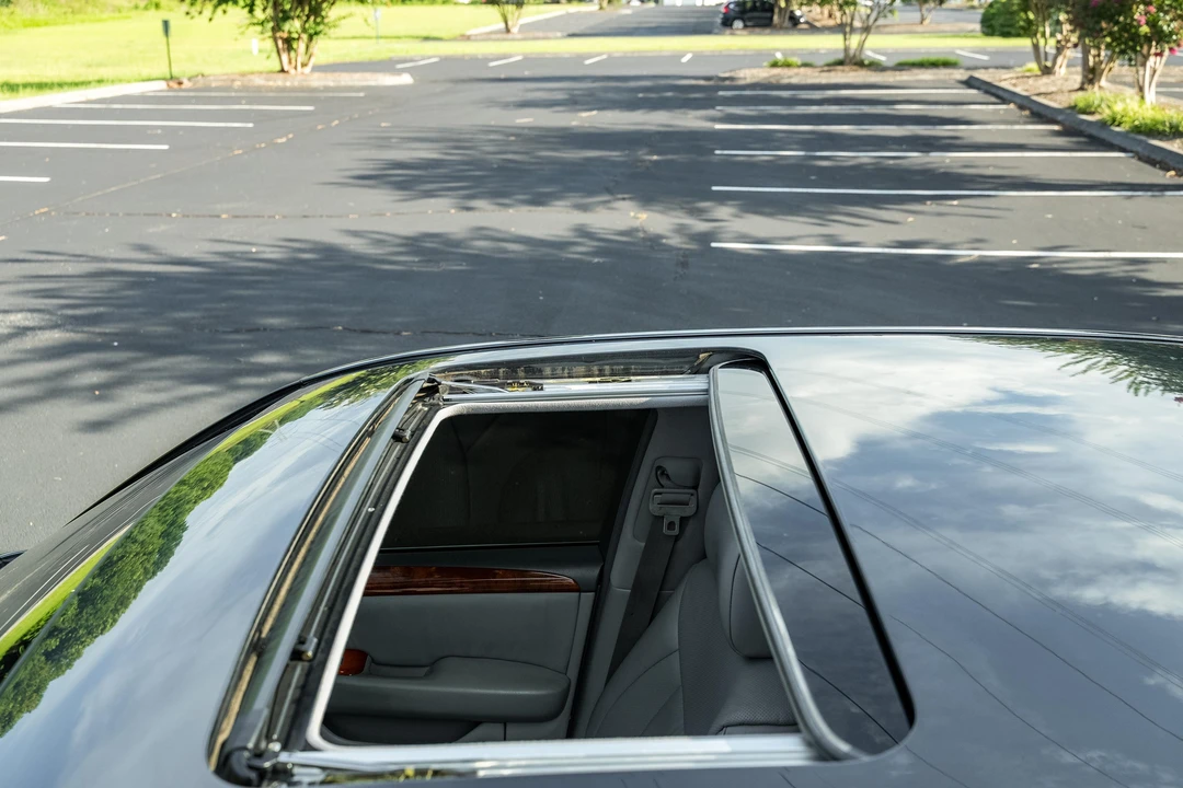 2004 Lexus LS 3rd Gen - Image 31 of 31