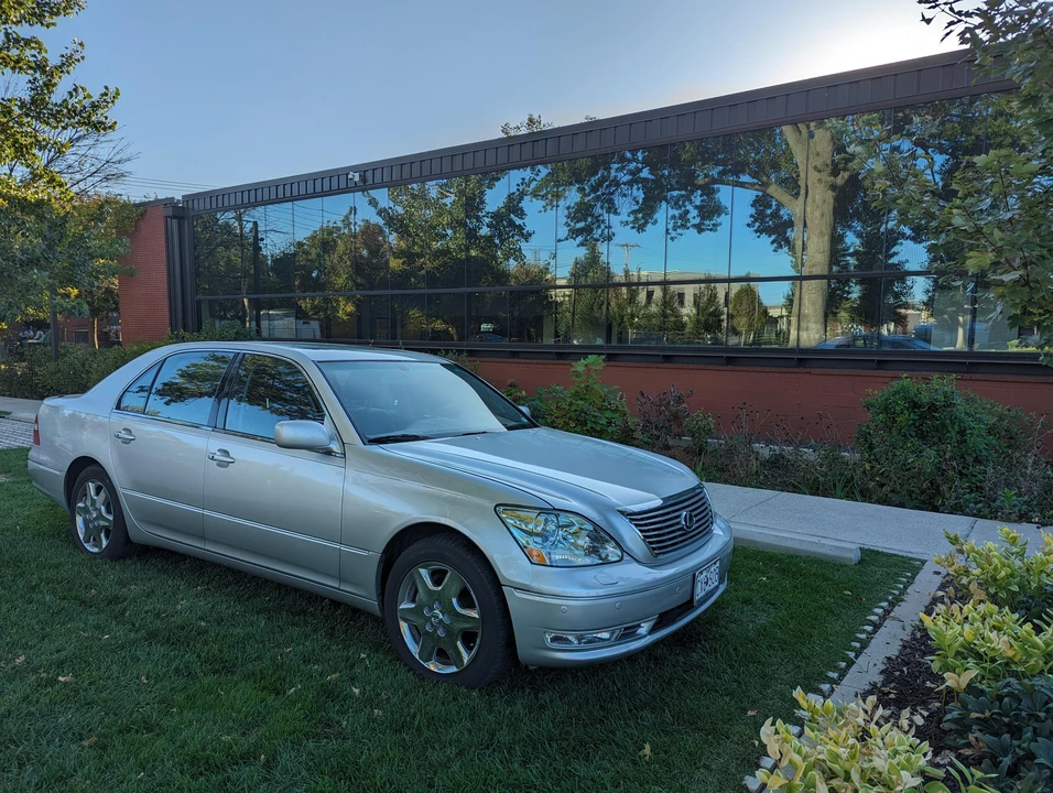 2004 Lexus LS 3rd Gen - Image 17 of 31