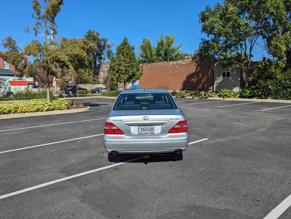 2004 Lexus LS 3rd Gen - Image 13 of 31