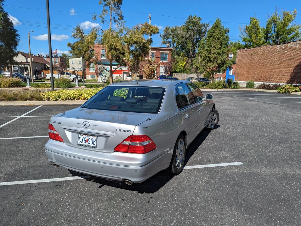 2004 Lexus LS 3rd Gen - Image 14 of 31