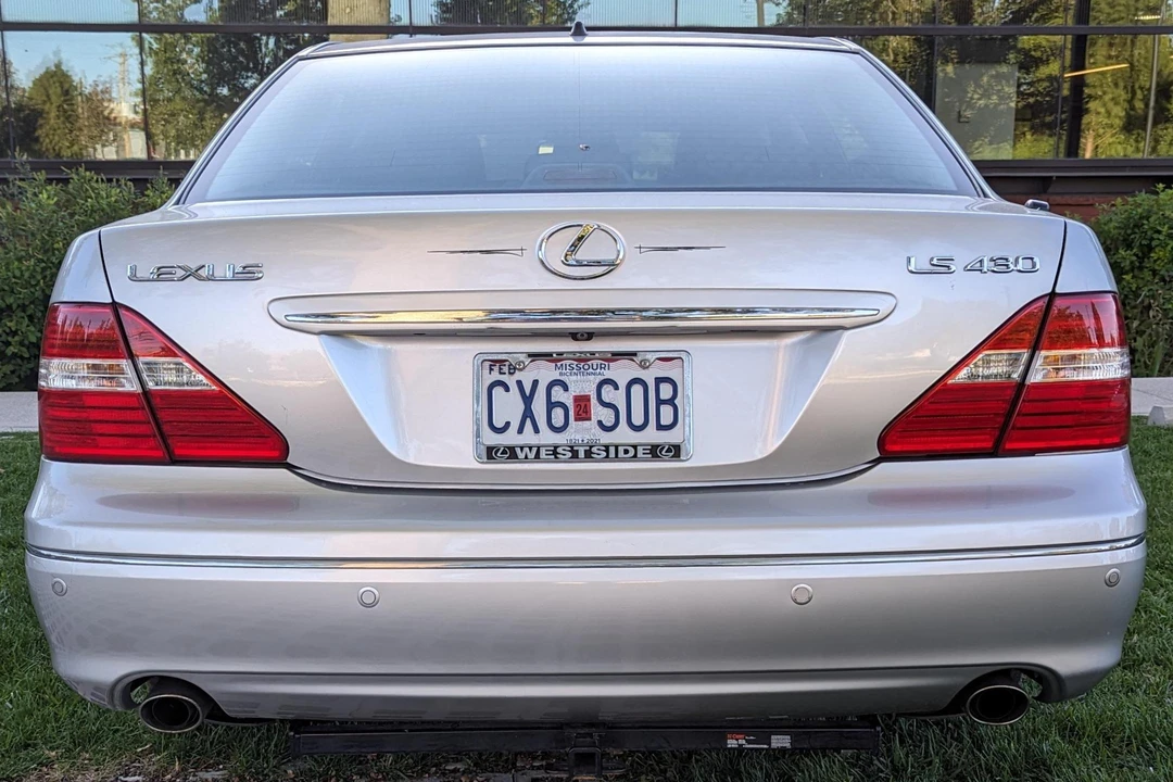 2004 Lexus LS 3rd Gen - Image 5 of 31