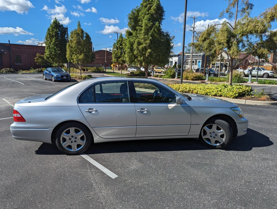 2004 Lexus LS 3rd Gen - Image 16 of 31