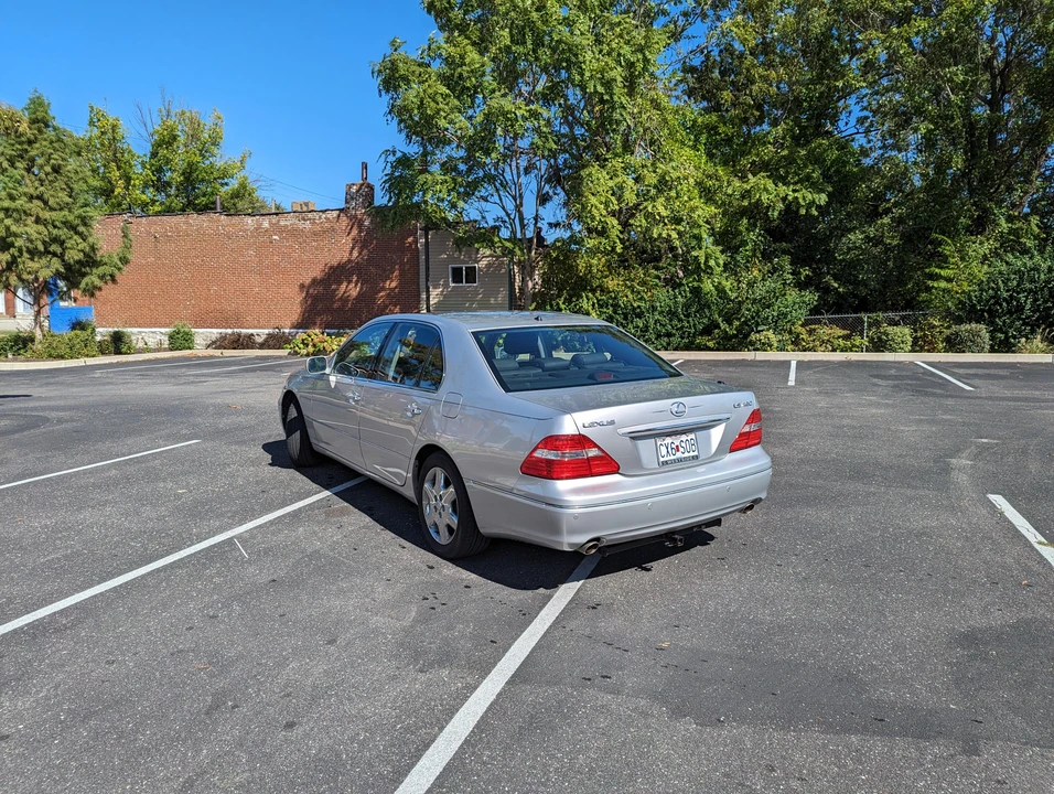 2004 Lexus LS 3rd Gen - Image 12 of 31