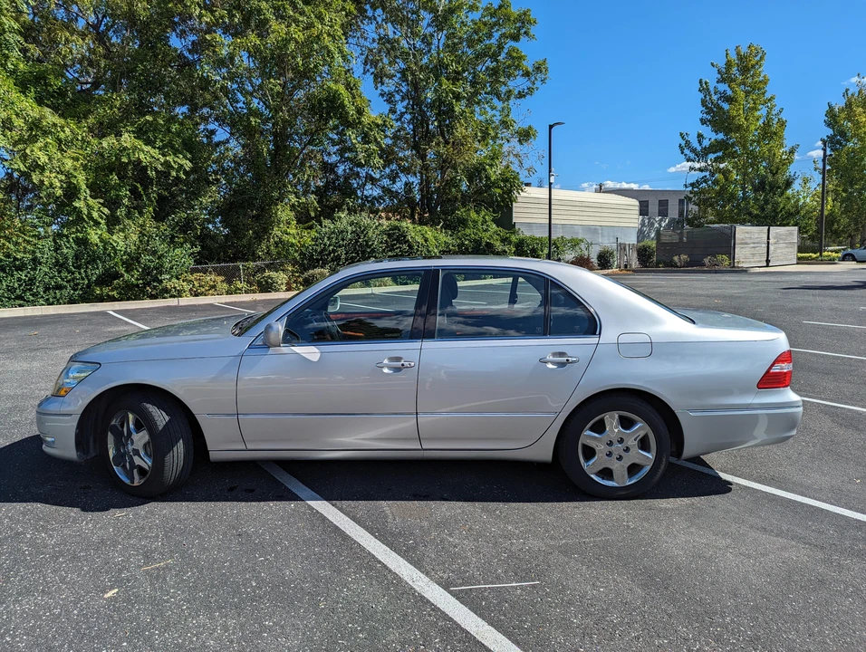 2004 Lexus LS 3rd Gen - Image 10 of 31