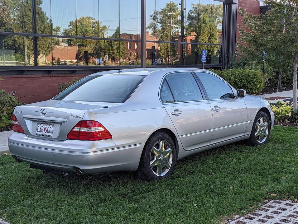 2004 Lexus LS 3rd Gen - Image 15 of 31