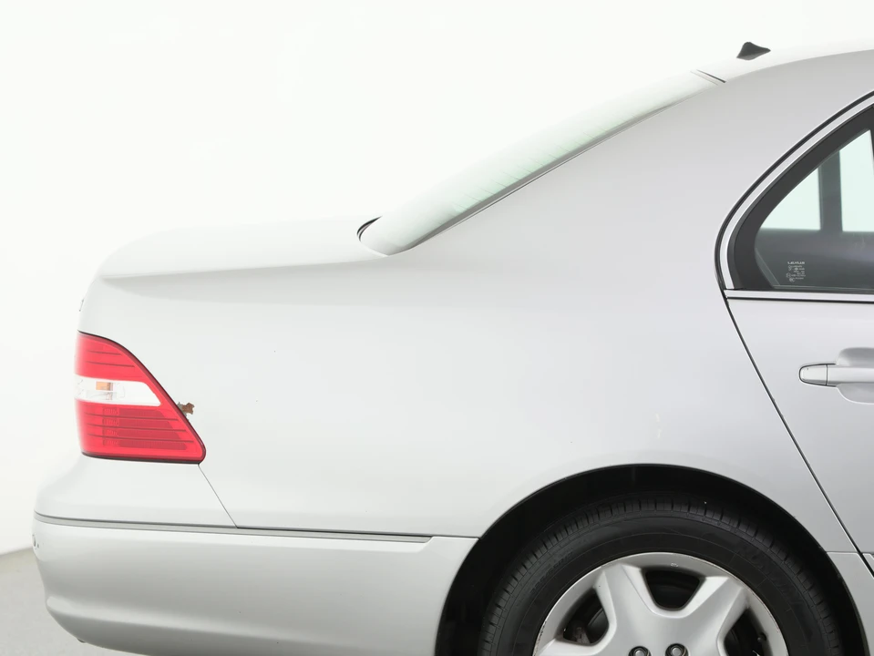 2004 Lexus LS 3rd Gen - Image 25 of 31