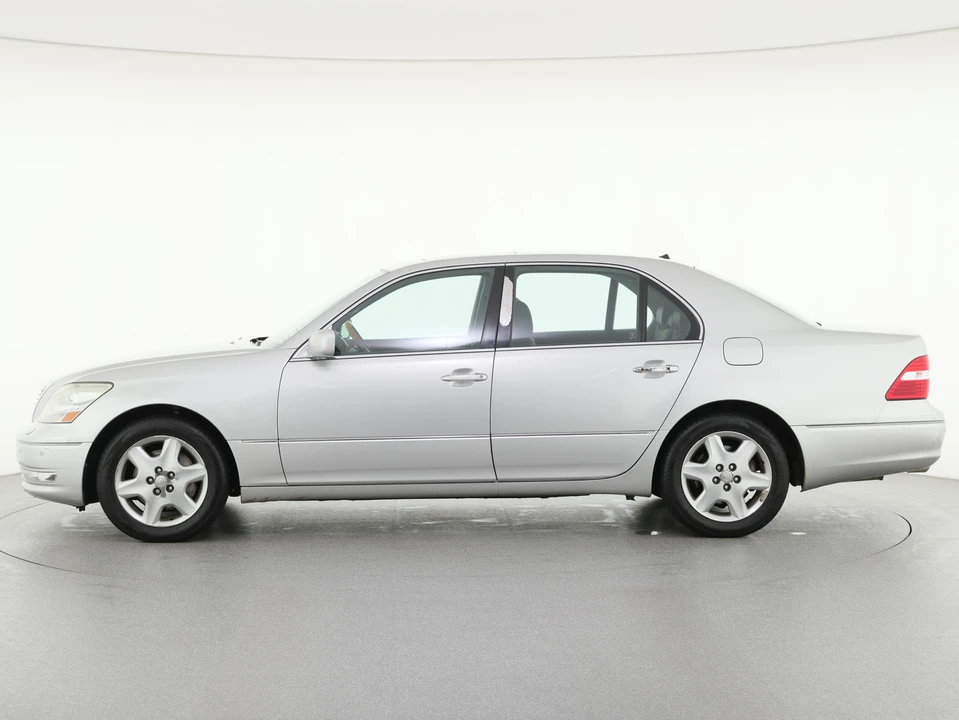 2004 Lexus LS 3rd Gen - Image 10 of 31