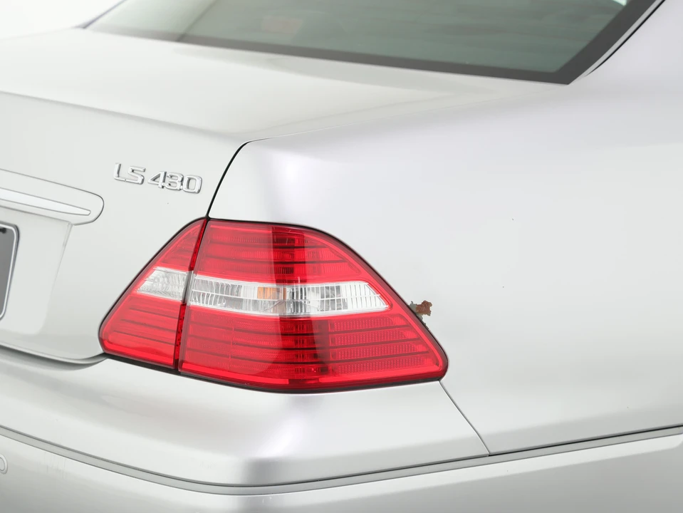 2004 Lexus LS 3rd Gen - Image 23 of 31