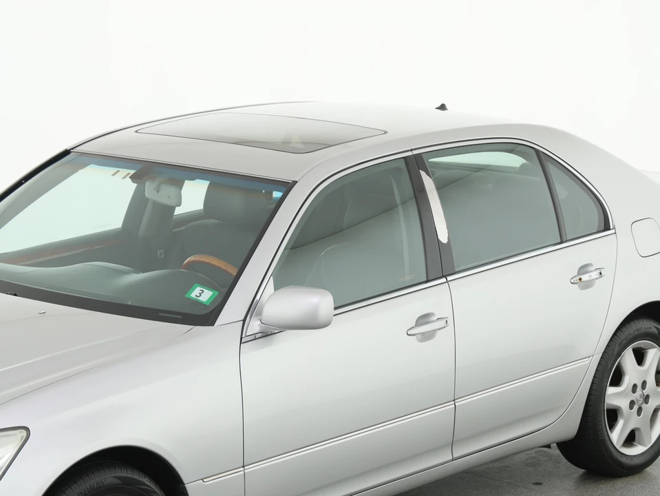 2004 Lexus LS 3rd Gen - Image 18 of 31