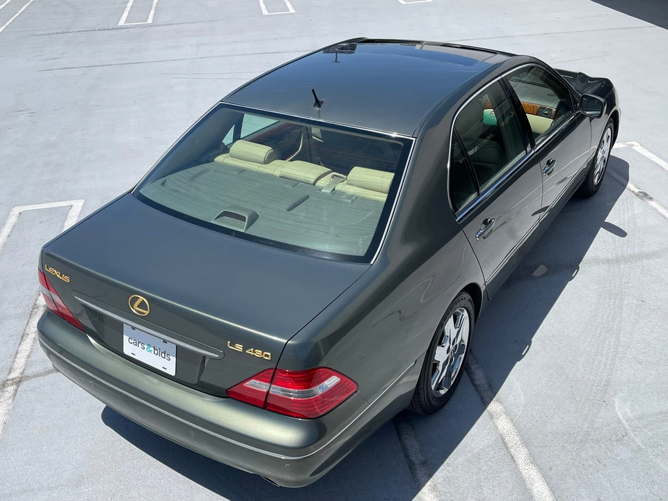2004 Lexus LS 3rd Gen - Image 13 of 31