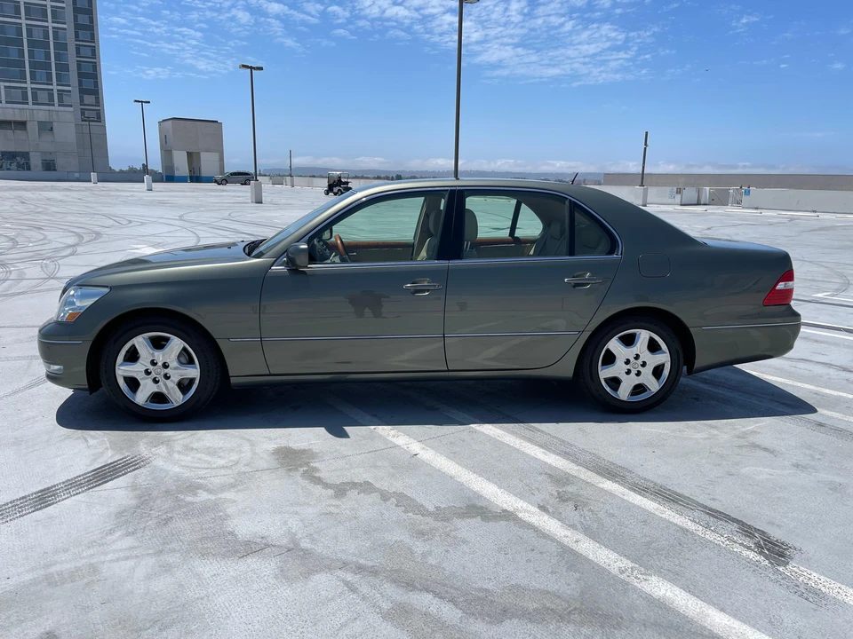 2004 Lexus LS 3rd Gen - Image 10 of 31