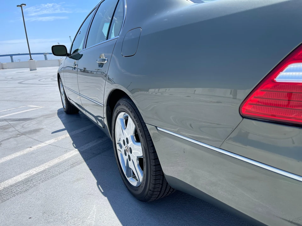 2004 Lexus LS 3rd Gen - Image 29 of 31