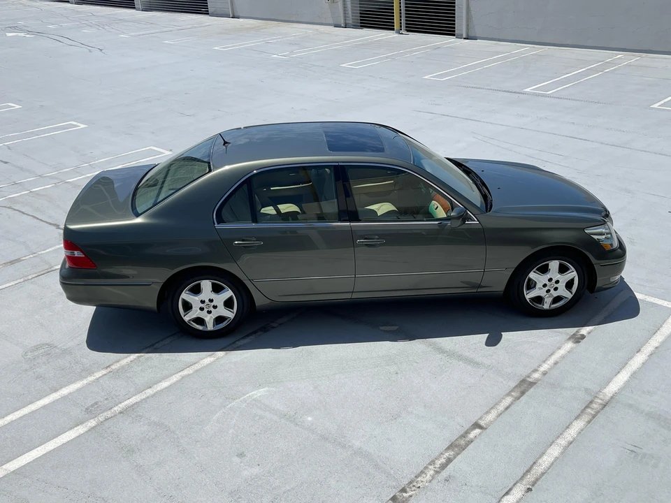2004 Lexus LS 3rd Gen - Image 15 of 31