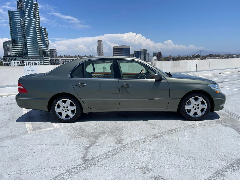 2004 Lexus LS 3rd Gen - Image 16 of 31