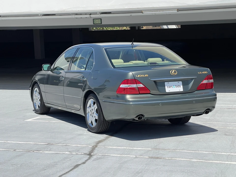 2004 Lexus LS 3rd Gen - Image 11 of 31