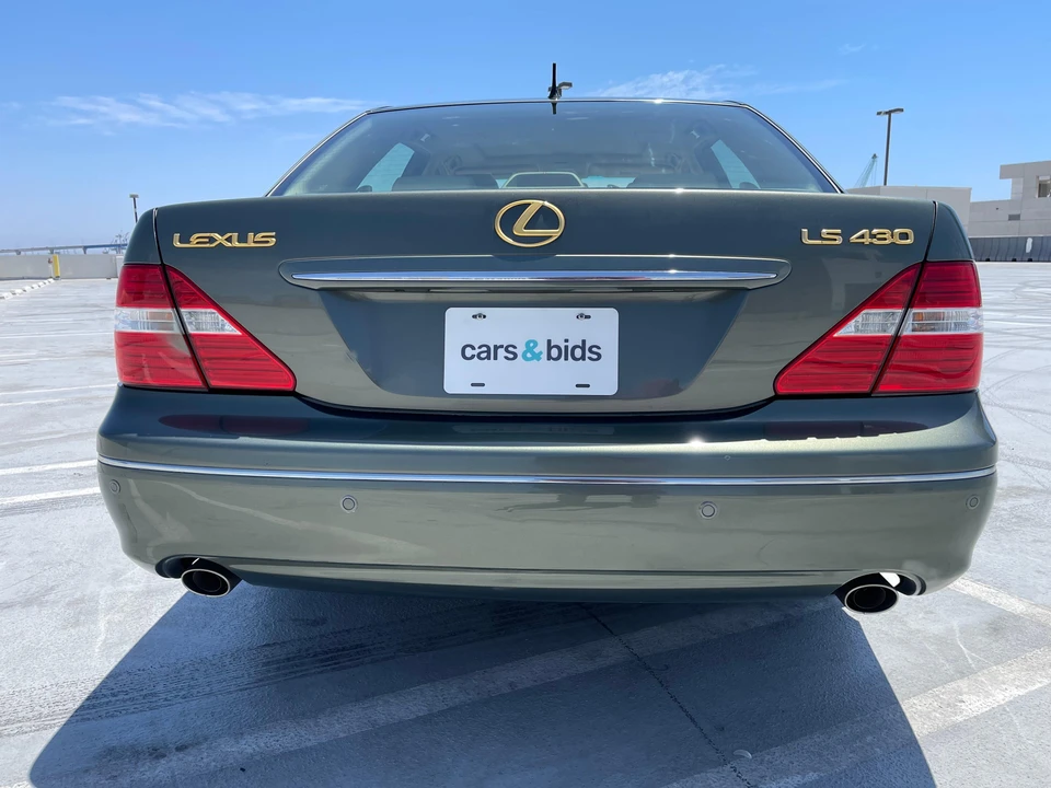 2004 Lexus LS 3rd Gen - Image 12 of 31