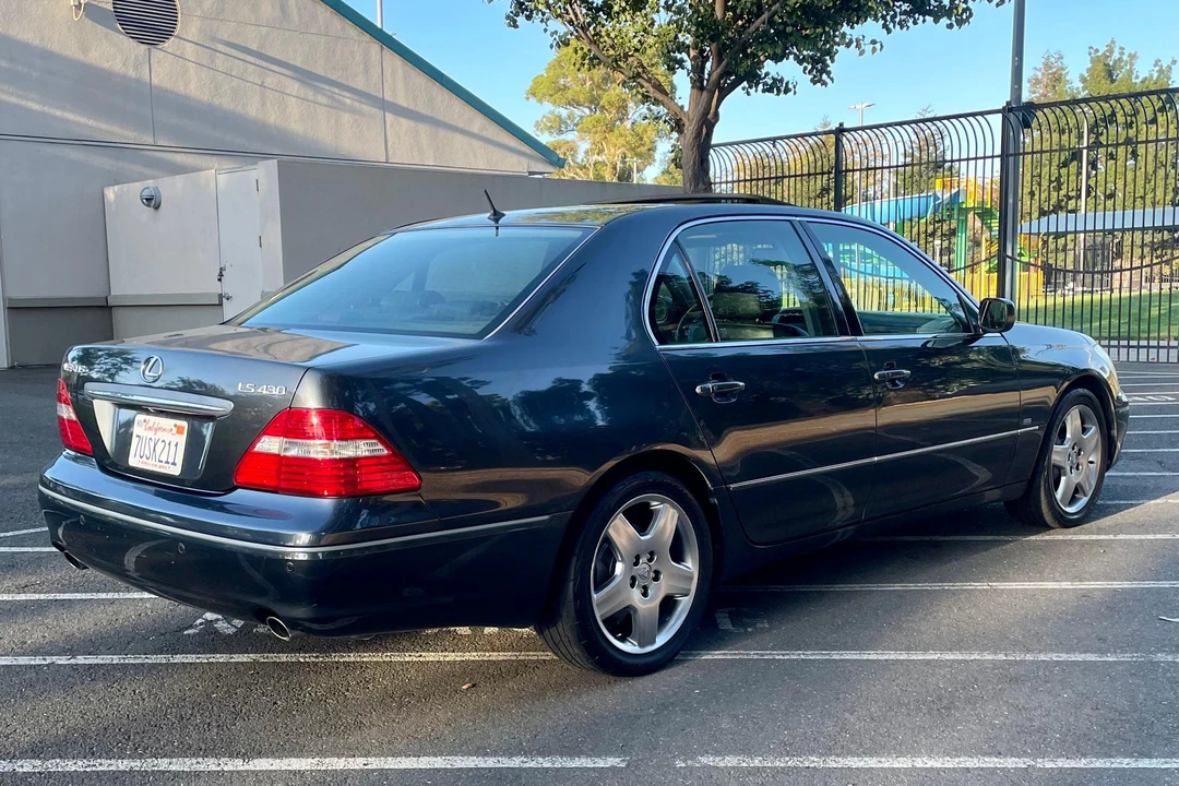 2004 Lexus LS 3rd Gen - Image 15 of 31