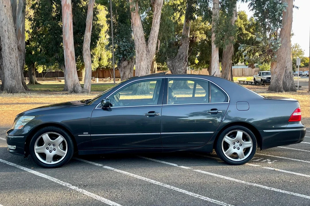 2004 Lexus LS 3rd Gen - Image 3 of 31