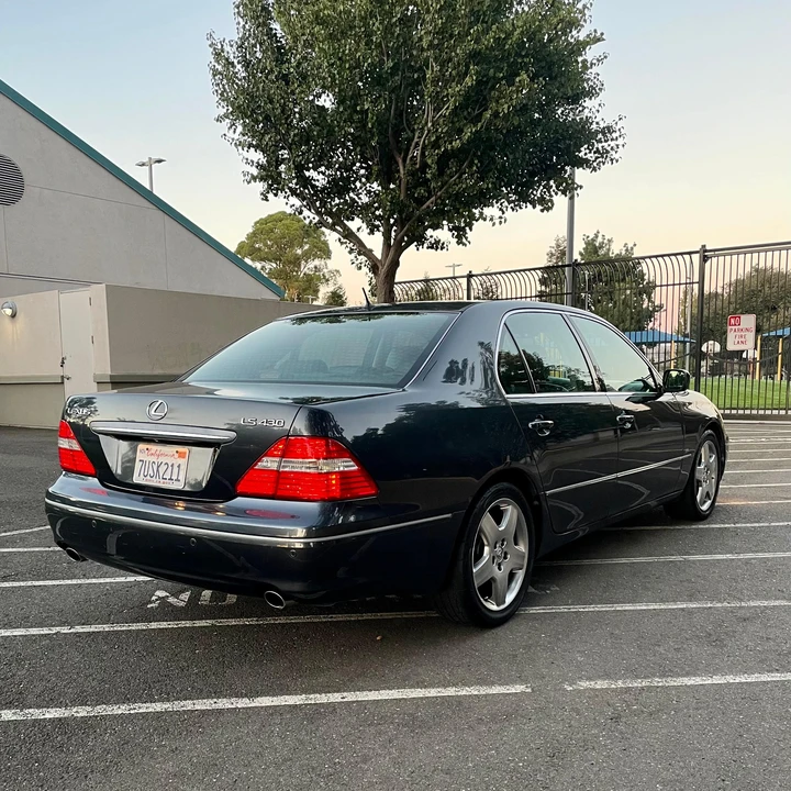 2004 Lexus LS 3rd Gen - Image 14 of 31