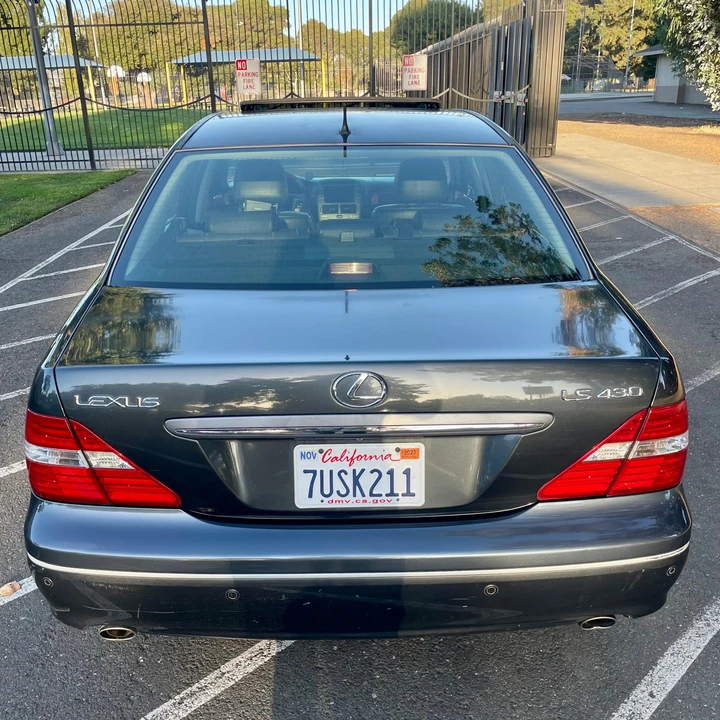 2004 Lexus LS 3rd Gen - Image 12 of 31