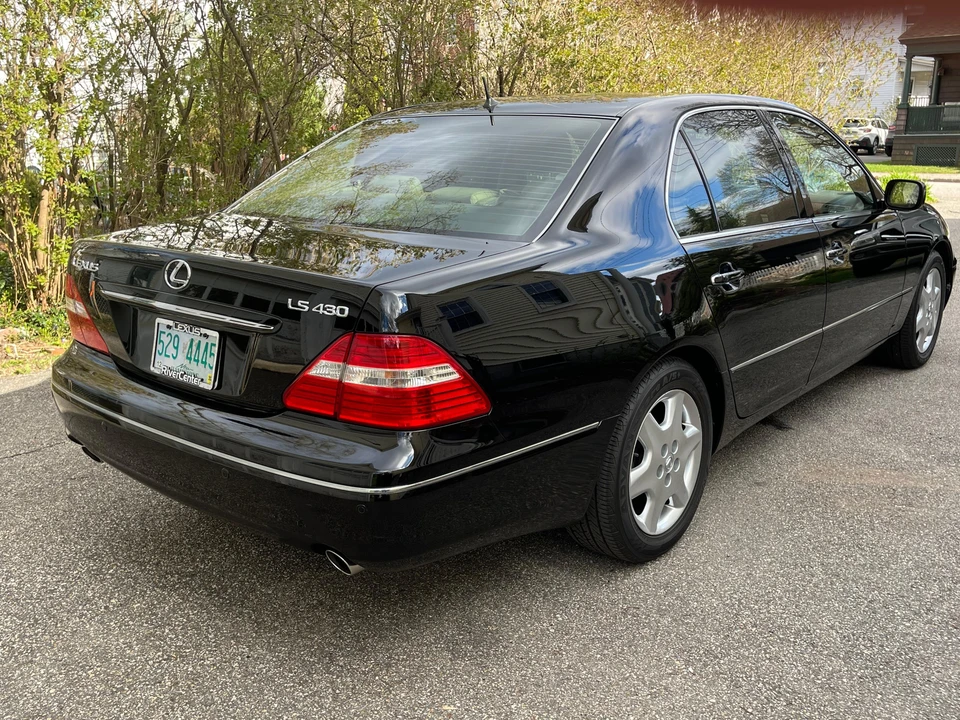 2004 Lexus LS 3rd Gen - Image 13 of 31