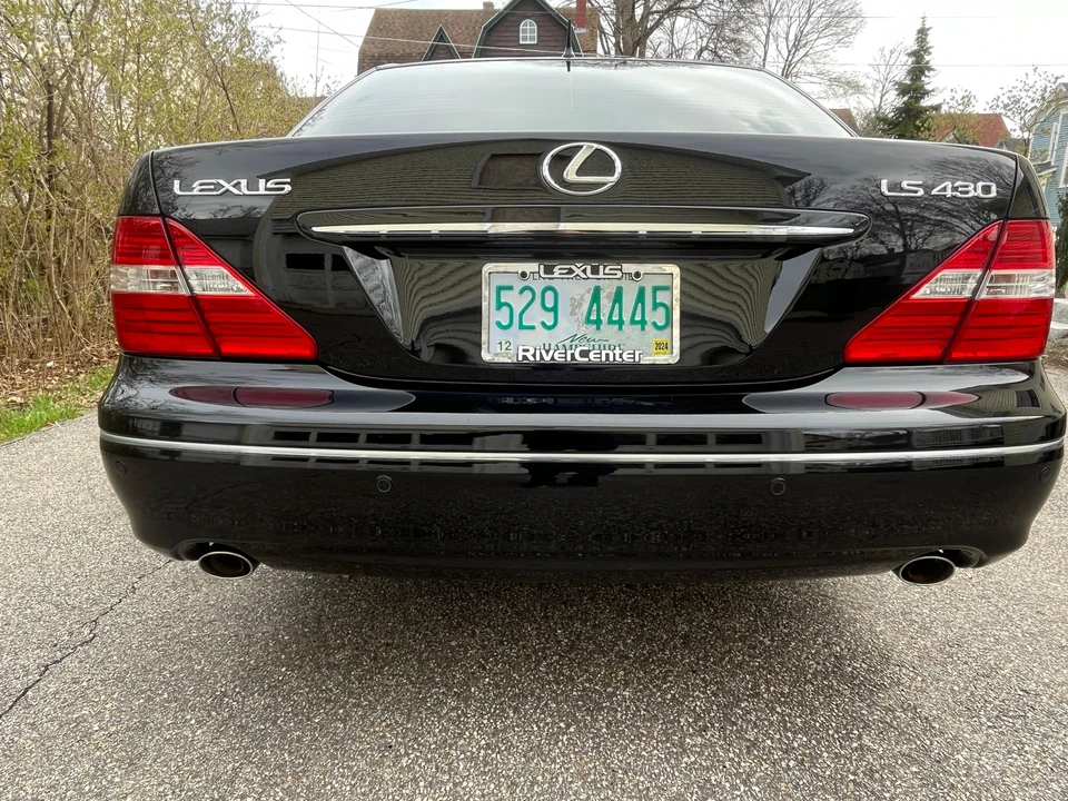 2004 Lexus LS 3rd Gen - Image 12 of 31
