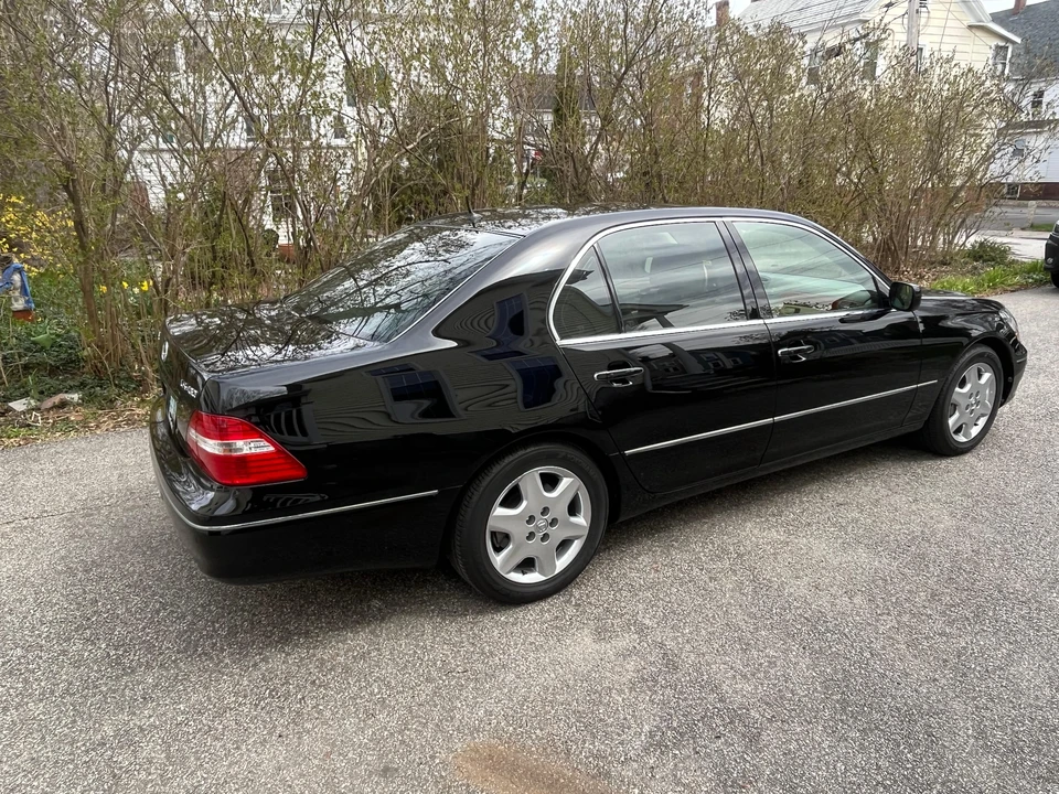 2004 Lexus LS 3rd Gen - Image 14 of 31