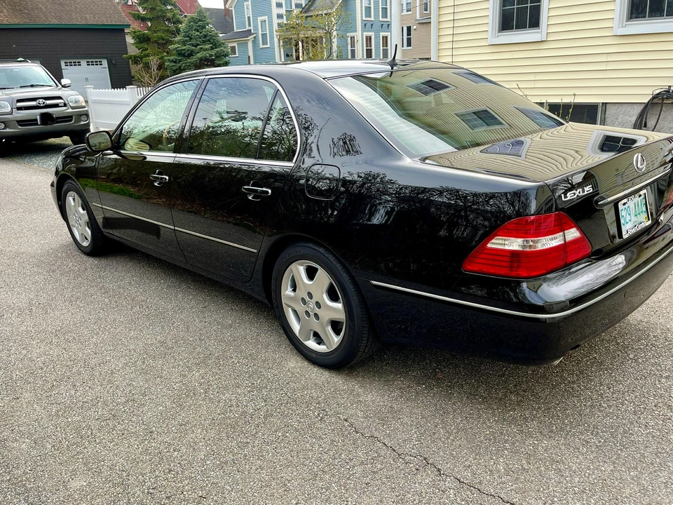 2004 Lexus LS 3rd Gen - Image 9 of 31